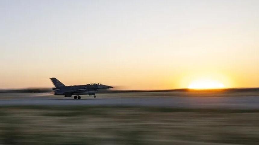 T&uuml;rk F-16'lar havada vurdu! Letonya hava sahasında hareketli anlar