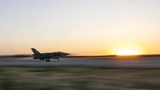 Türk F-16'lar havada vurdu! Letonya hava sahasında hareketli anlar