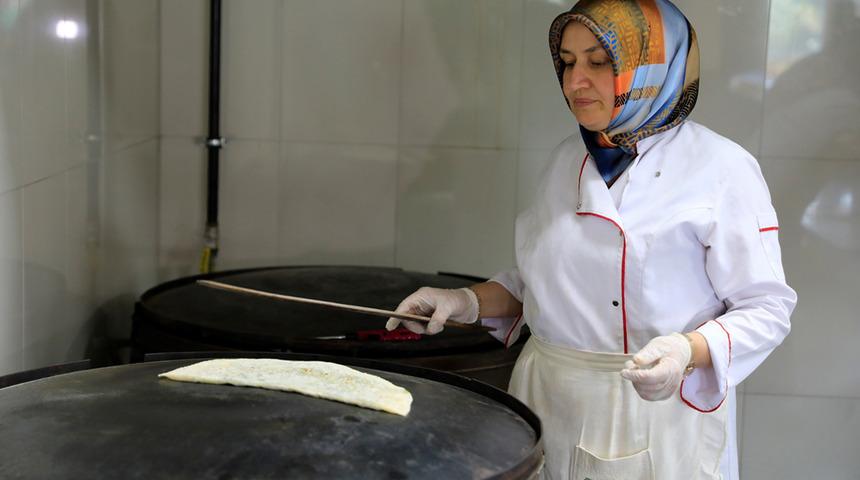 Ninelerinin tarifini yaşatıyorlar: Kaz otu g&ouml;zlemesi ilgi g&ouml;r&uuml;yor