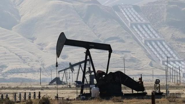 Irak'ın petrol ihracatının ağustos ayında günlük 2 milyon varile ulaştığı açıklandı