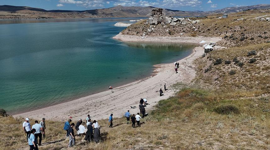 Bir &ccedil;obanın ihbarıyla bulundu: 7.7 milyon yıllık miras yerinde incelendi