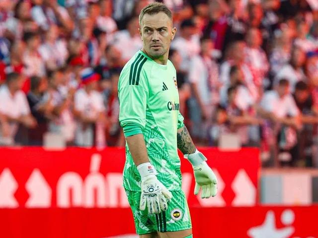 Fenerbah&ccedil;e'de sakatlanan Mert G&uuml;nok'tan k&ouml;t&uuml; haber!