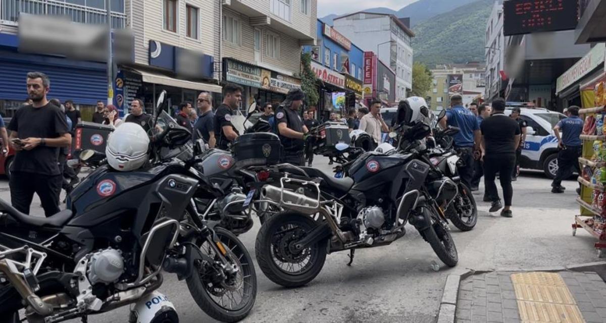 Mahalle savaş alanına d&ouml;nd&uuml;: Akraba kavgasında 1 kişi bı&ccedil;aklandı, 6 kişi yaralandı 2