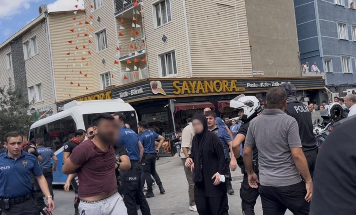 Mahalle savaş alanına d&ouml;nd&uuml;: Akraba kavgasında 1 kişi bı&ccedil;aklandı, 6 kişi yaralandı 3