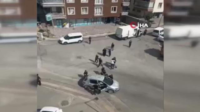 Ankara'da bir kişinin kalabalığın üzerine ateş açtığı saldırı kamerada