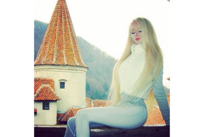 Özlərini oyuncaq gəlincik kimi görünməyə 