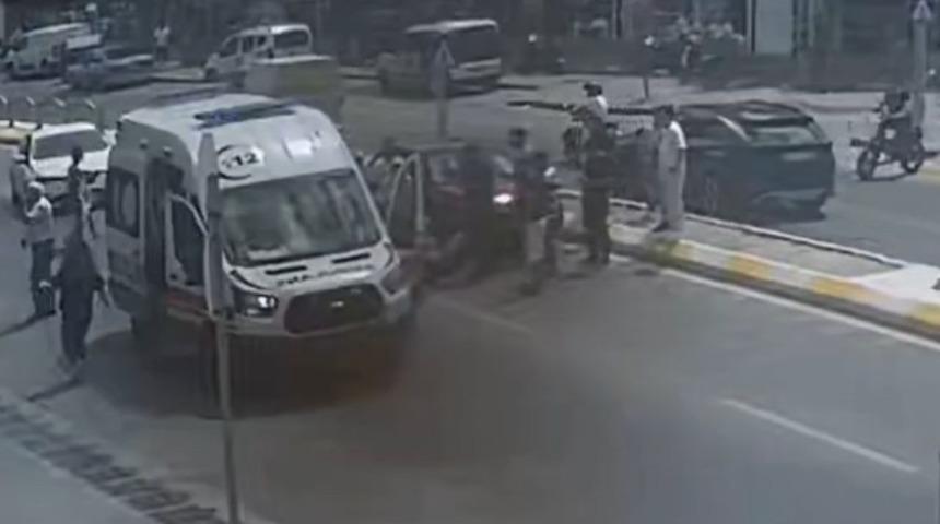 Edirne'de otomobilin &ccedil;arptığı yaya yaralandı: Kaza anı kamerada