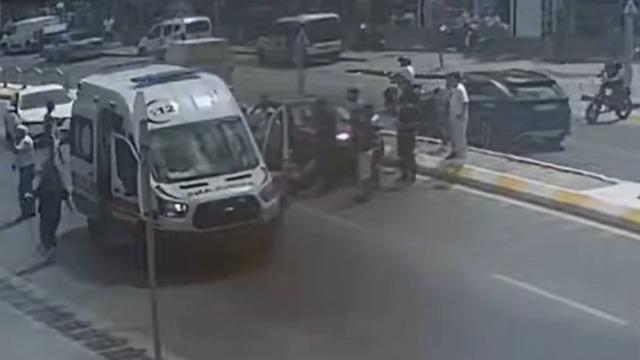 Edirne'de otomobilin çarptığı yaya yaralandı: Kaza anı kamerada