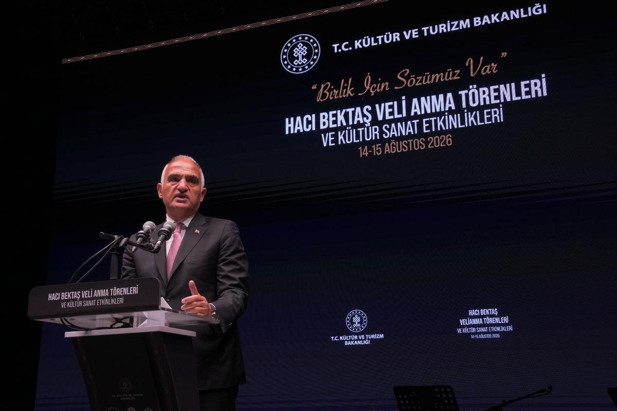 Bakan Ersoy: "İnsanlığa gereken re&ccedil;ete a&ccedil;ık: Bir olalım, iri olalım, diri olalım" 10