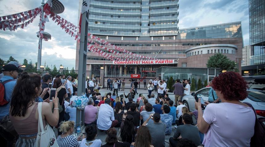 CHP önündeki oturma eylemi sona erdi 