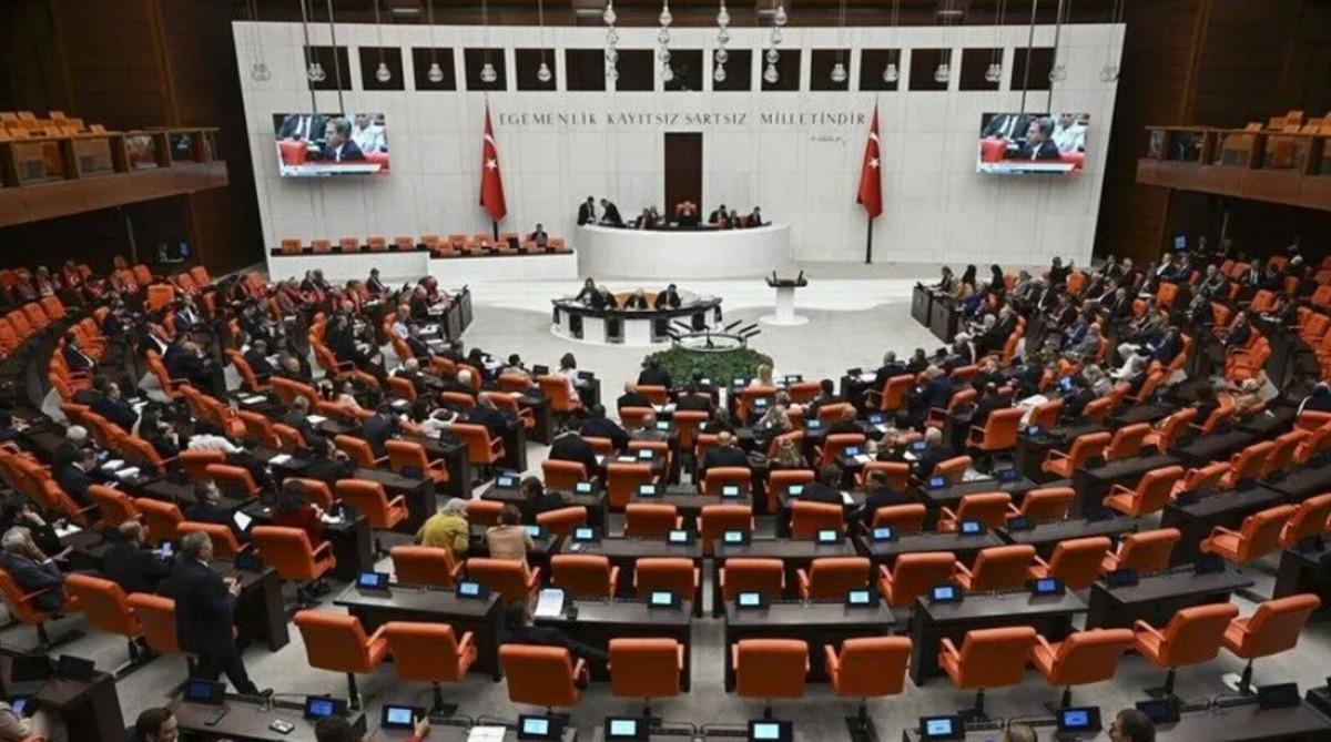 Meclis te dengeler yine değişti! 3 isim daha AK Parti ye katıldı, sayı 280 oldu 3