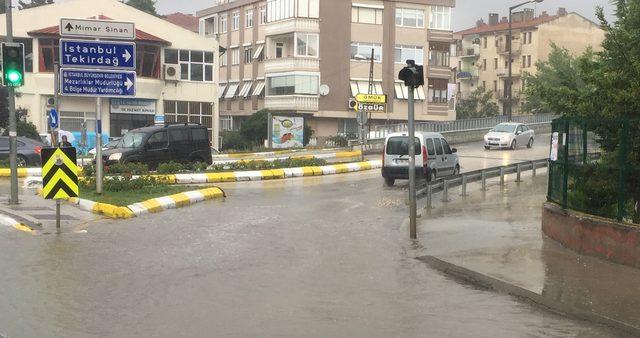 Silivri'de yollar su altında kaldı