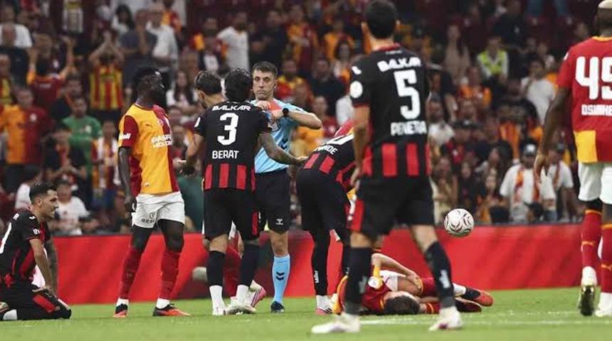 S&uuml;per Lig&rsquo;de yeni sezonun ilk kırmızı kartı Alexandros Kyziridis&rsquo;e &ccedil;ıktı