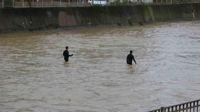 Giresun’da selde kaybolan 2 kişiyi arama çalışmaları sürüyor 10