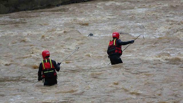 Giresun’da selde kaybolan 2 kişiyi arama çalışmaları sürüyor 7