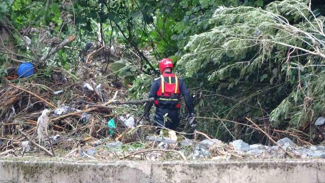 Giresun’da selde kaybolan 2 kişiyi arama çalışmaları sürüyor 6