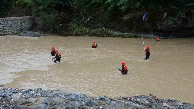 Giresun’da selde kaybolan 2 kişiyi arama çalışmaları sürüyor 1