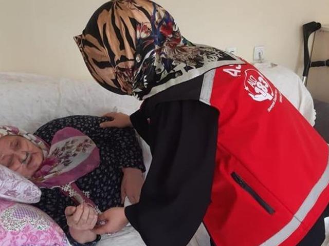 Evde Bakım Yardımı &ouml;demeleri hak sahiplerinin hesaplarına artışlı şekilde yatırılmaya başlandı