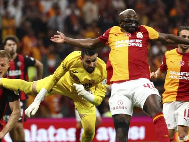 Galatasaray ma&ccedil;ını izleyen herkes o anları konuşuyor!