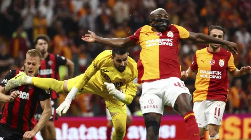 Galatasaray ma&ccedil;ını izleyen herkes o anları konuşuyor!