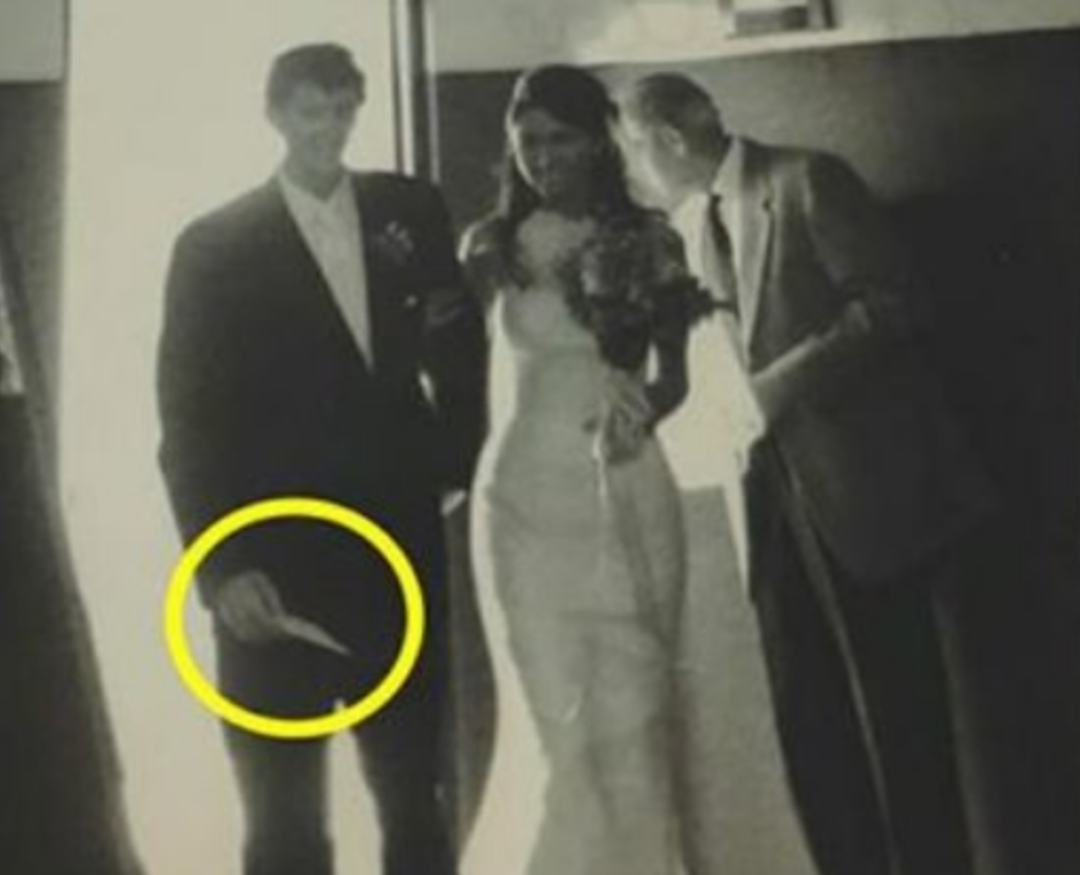 Evlendiği g&uuml;n aldığı mektupta yazanları 11 yıl sonra annesi &ouml;l&uuml;nce a&ccedil;ıkladı! 