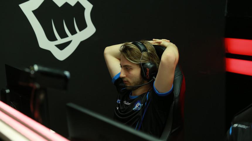 Dark Passage'da ayrılık!