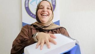 18 yaşında g&ouml;rme yetisini kaybetti, annesinin s&ouml;zleriyle hayata yeniden tutundu
