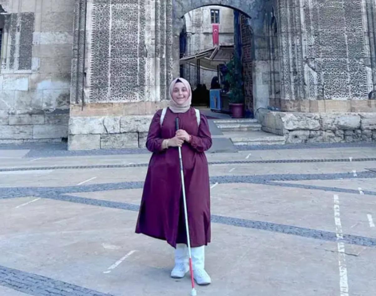 18 yaşında görme yetisini kaybetti, annesinin sözleriyle hayata yeniden tutundu 1