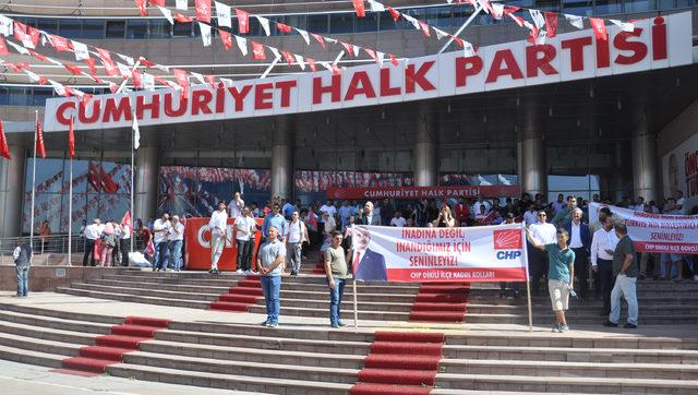 CHP'de oturma eylemi sona erdi