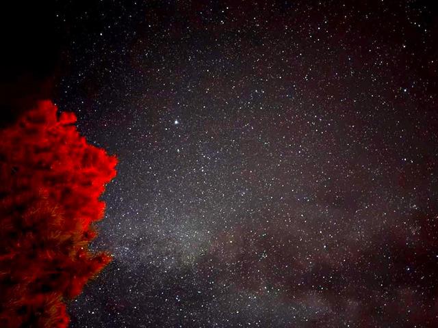 T&uuml;rkiye'de g&ouml;ky&uuml;z&uuml; ş&ouml;leni! Meteor yağmuru geceyi aydınlattı