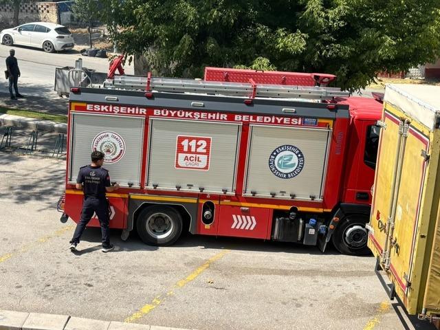 Eskişehir&rsquo;de mezarlar alevler i&ccedil;inde kaldı 4