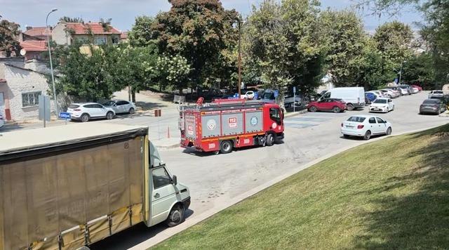 Eskişehir&rsquo;de mezarlar alevler i&ccedil;inde kaldı 2