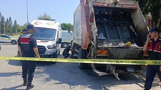 Temizlik işçisi görev yaptığı çöp kamyonunun altında kalarak hayatını kaybetti