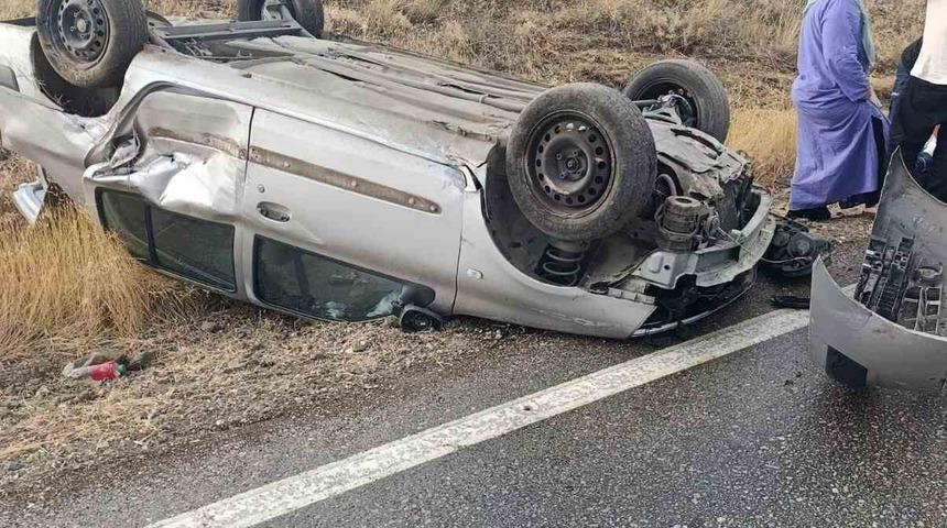 Burdur&rsquo;da otomobil takla attı: 4 yaralı