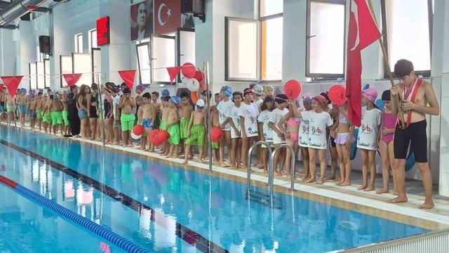 İki ayda 200 &ouml;ğrenci y&uuml;zme &ouml;ğrendi 2