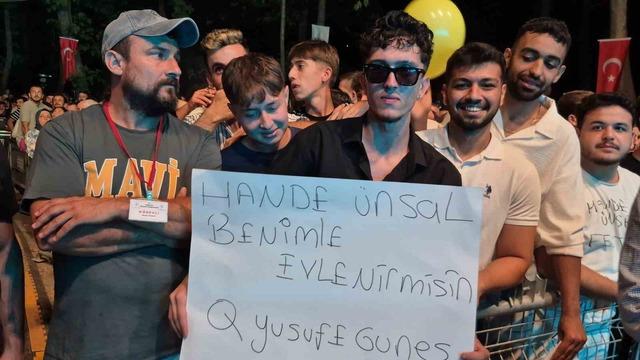Sanat&ccedil;ı Hande &Uuml;nsal&rsquo;dan evlilik teklifine &rsquo;&rsquo;ilgin&ccedil;&rsquo;&rsquo; yorumu 1
