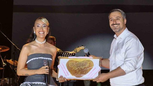 Sanatçı Hande Ünsal’dan evlilik teklifine ’’ilginç’’ yorumu