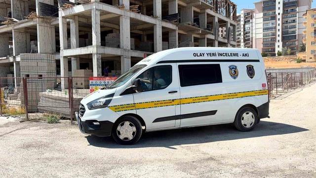 İnşaattan düşen işçi yaralandı 2