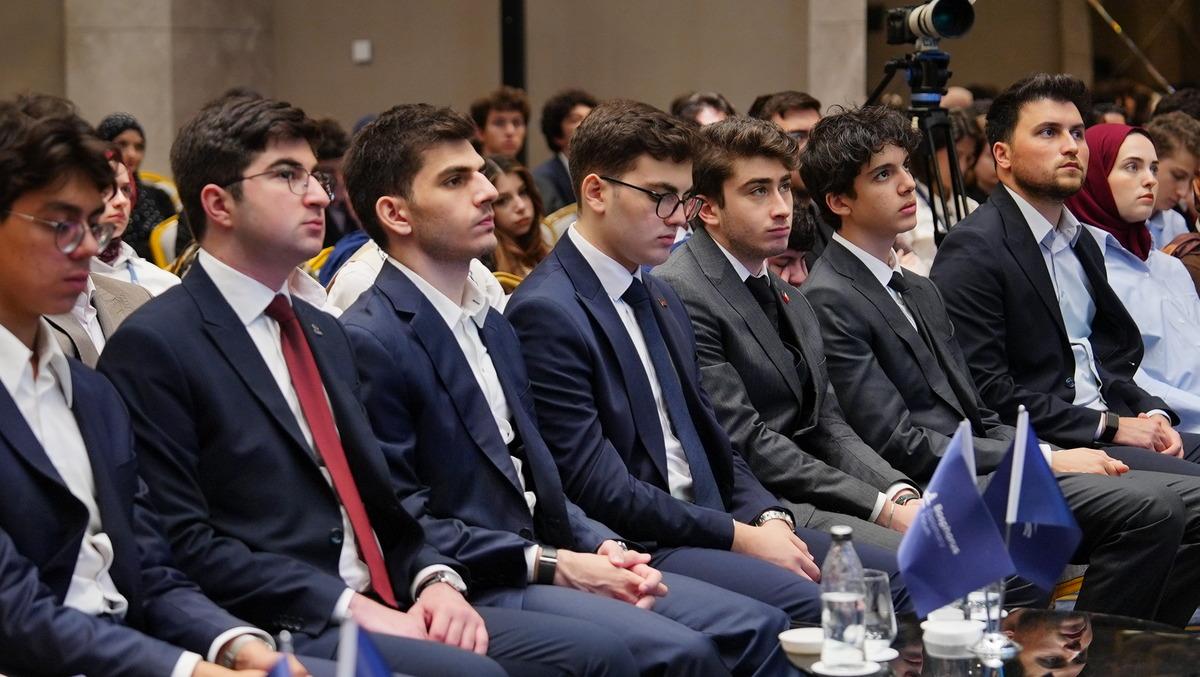 Prof. Dr. Erhan Afyoncu: "Nüfus meselesini toparlayamazsak 2100 de Anadolu da Türk diye bir şey kalmayacak" 2
