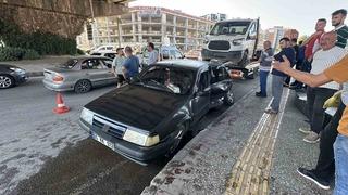 Kavşakta otomobil ile kamyonet çarpıştı: 1 yaralı