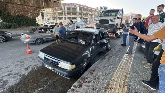 Kavşakta otomobil ile kamyonet çarpıştı: 1 yaralı