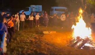 Kamp ateşi adrenalin ve macera tutkunları i&ccedil;in yandı