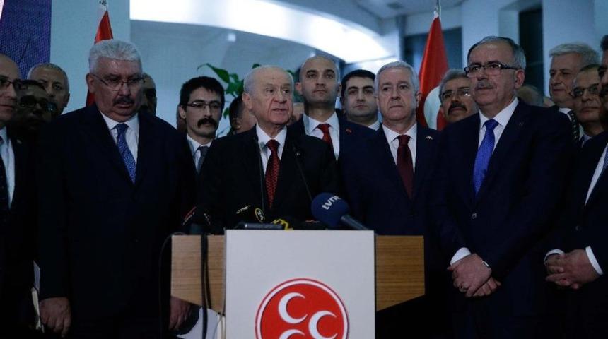 MHP Genel Başkanı Devlet Bahçeli'nin cebindeki not dikkat çekti