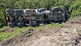 Alaplı’da şarampole uçan beton mikserinin sürücüsü yaralandı