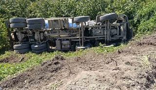 Alaplı&rsquo;da şarampole u&ccedil;an beton mikserinin s&uuml;r&uuml;c&uuml;s&uuml; yaralandı