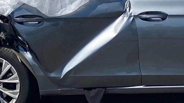 Kamyonet otomobile çarptı, yaşlı kadın hayatını kaybetti