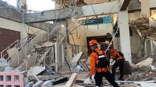 Endonezya'da 7.7 büyüklüğünde deprem: Can kaybı 47'ye yükseldi