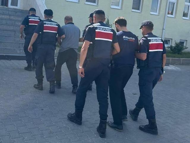 K&ouml;peklerin kavgasına sinirlendi, &ccedil;obanı &ouml;ld&uuml;rd&uuml;