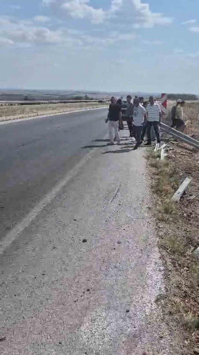 Uzunköprü’de buğday yüklü kamyon devrildi: 1 yaralı 3