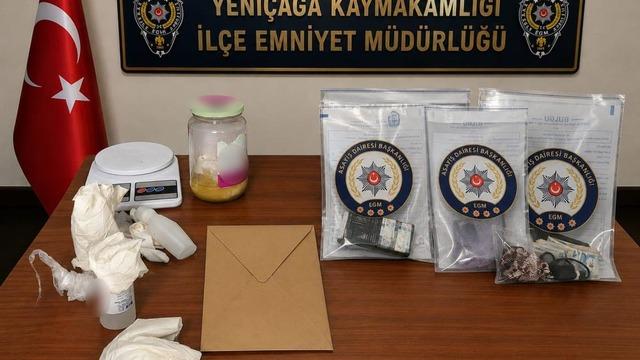 Bolu'da park halindeki otomobilden 100 bin liralık uyuşturucu çıktı: 2 tutuklama
